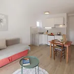 Apartment Seaside Pinezic