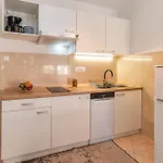 Apartment Seaside Pinezic Malinska