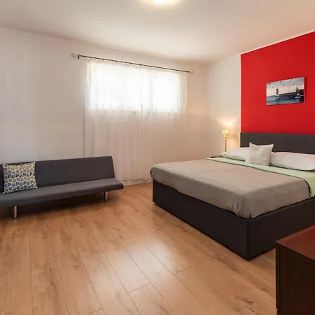 House Pinezic Appartamento Malinska