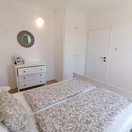 Apartment House Pinezic Malinska