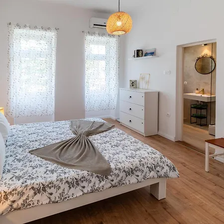 Apartment House Pinezic