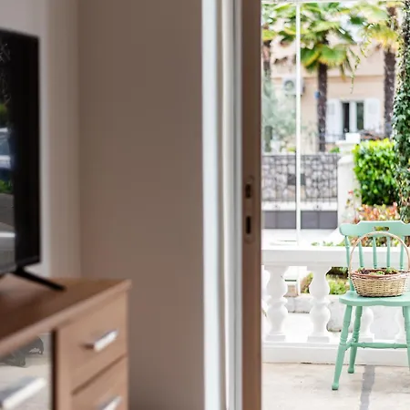 Apartment Seaside Pinezic *