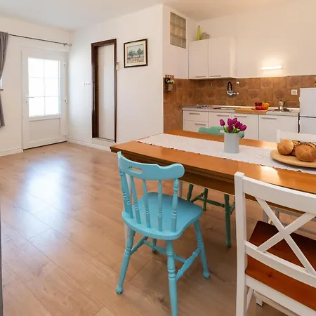 Apartment Seaside Pinezic